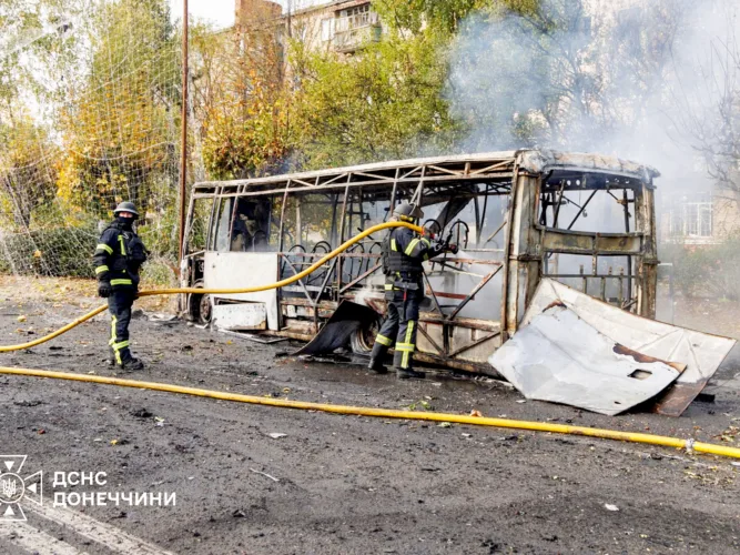 Strike on Ukrainian public buses leaves 30 dead as blackouts worsen in Kyiv